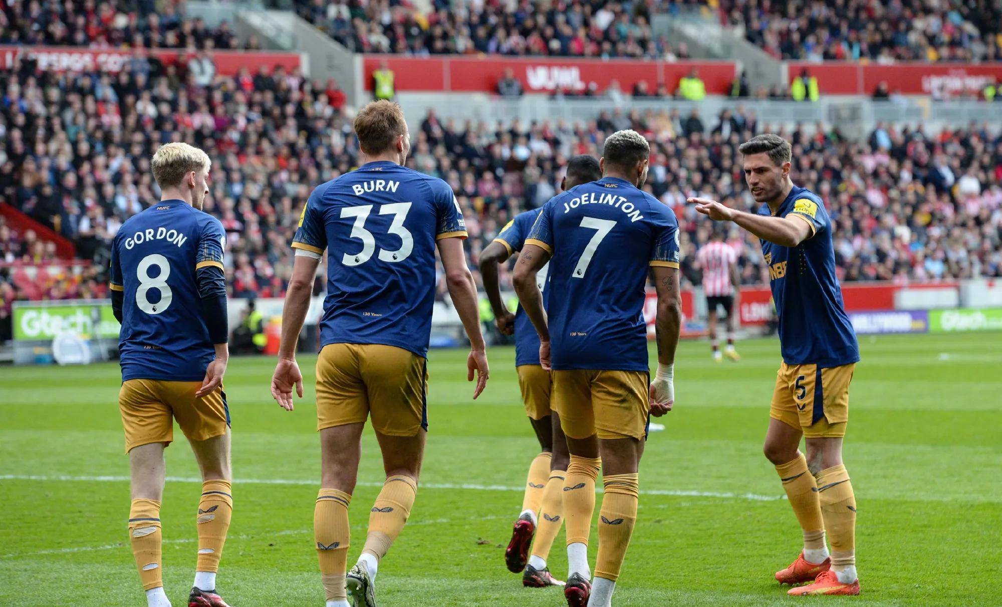 何细节上都 何细节上都