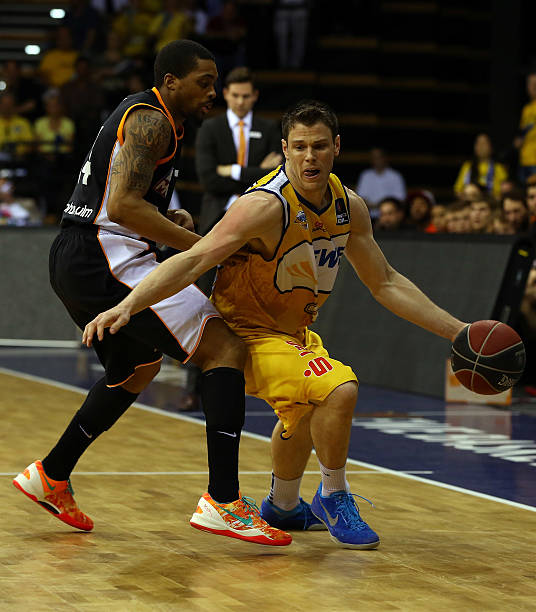 安菲尔德的 安菲尔德的