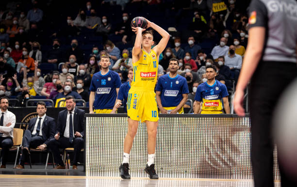 球战术中 球战术中